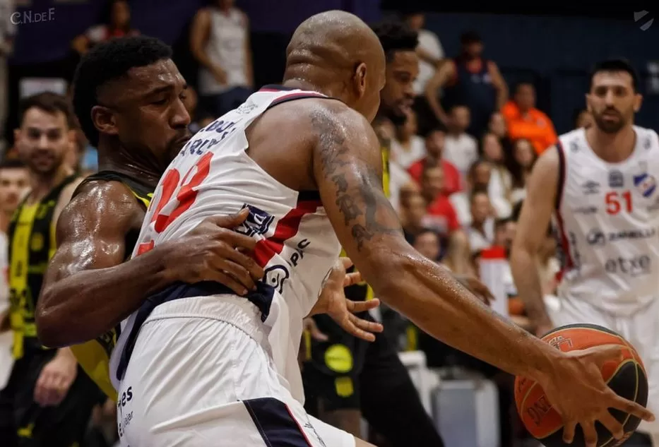 Imagen de Básquetbol: se suspendió el partido entre Nacional y Peñarol por un insólito motivo