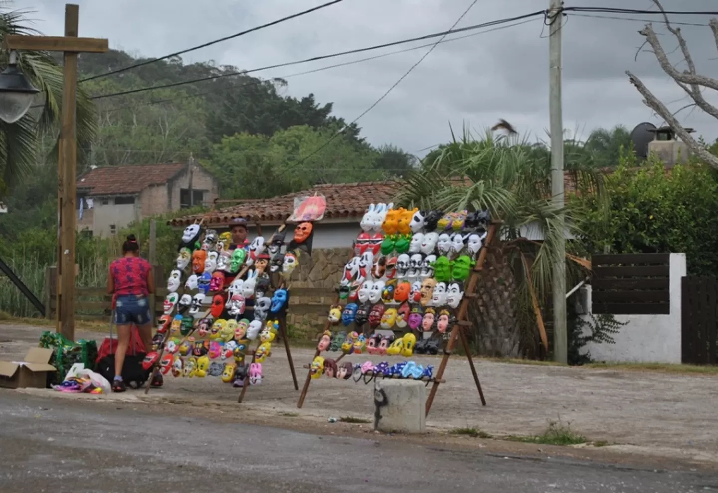 Imagen de Forcejeo con artesanos de La Pedrera terminó con un policía herido y cuatro personas detenidas