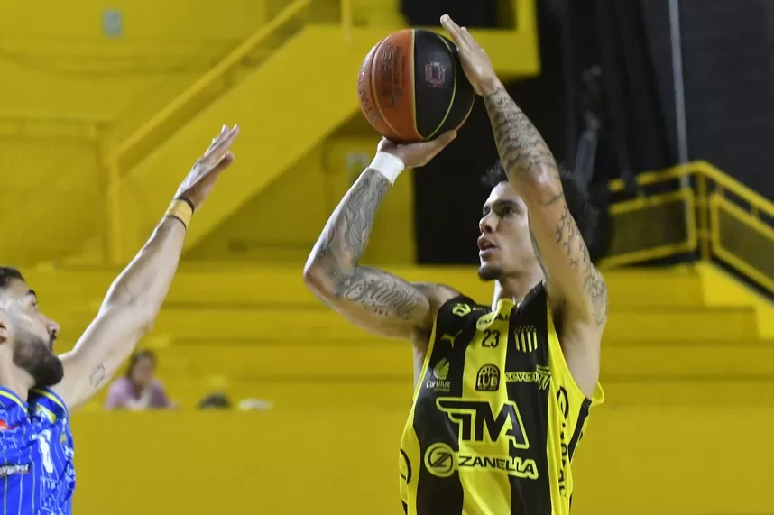 Imagen de Básquet: Peñarol le ganó a Hebraica 79-69 y es el único líder de la Liga Uruguaya