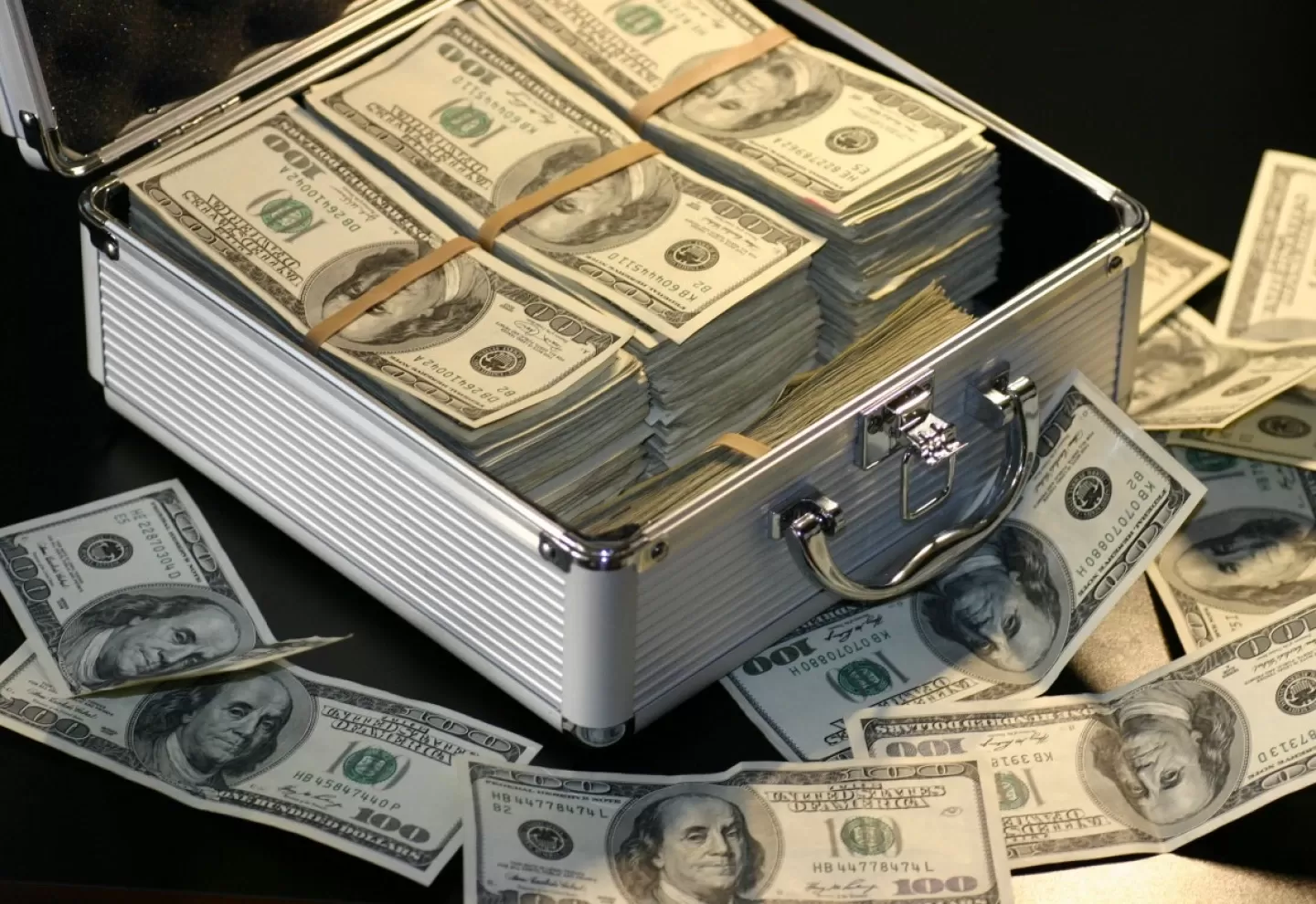 Imagen de El dólar en Uruguay inicia el mes a la baja, aunque se mantiene en el entorno de los $ 40