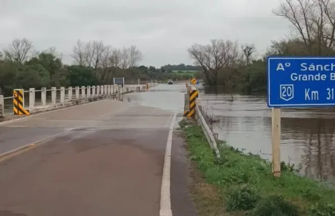 Imagen de Hay rutas cortadas en seis departamentos tras las lluvias de los últimos días